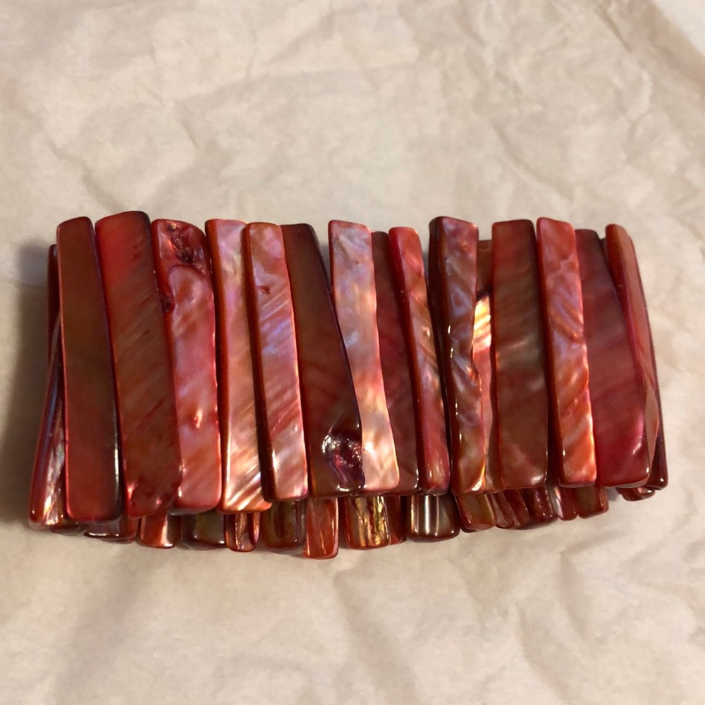 Red Shell Bangle Bracelet - Picture 3 of 7